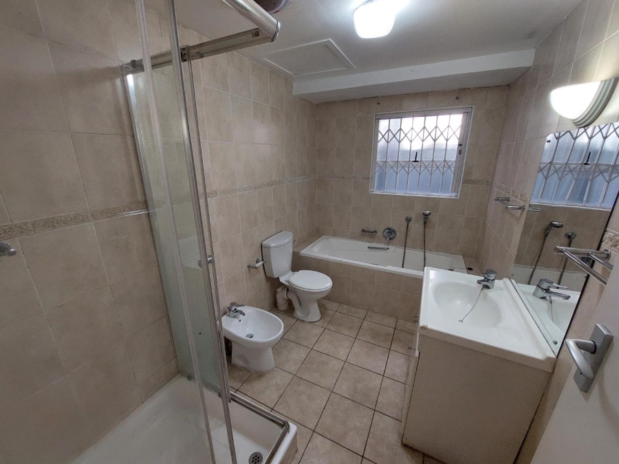 To Let 4 Bedroom Property for Rent in Claremont Western Cape